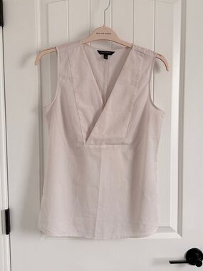 Banana Republic Sleeveless V-Neck Camisole in Light Blush